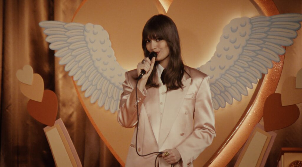 Clara Luciani-Amour Toujours video preview